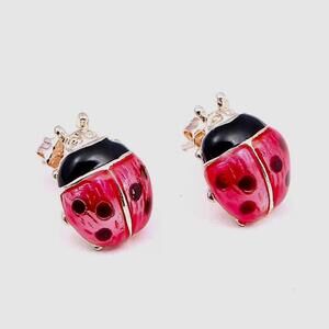 Brand New Super Cute Ladybug 🐞 Stud Earrings

Symbol of Luck &  Prosperity!